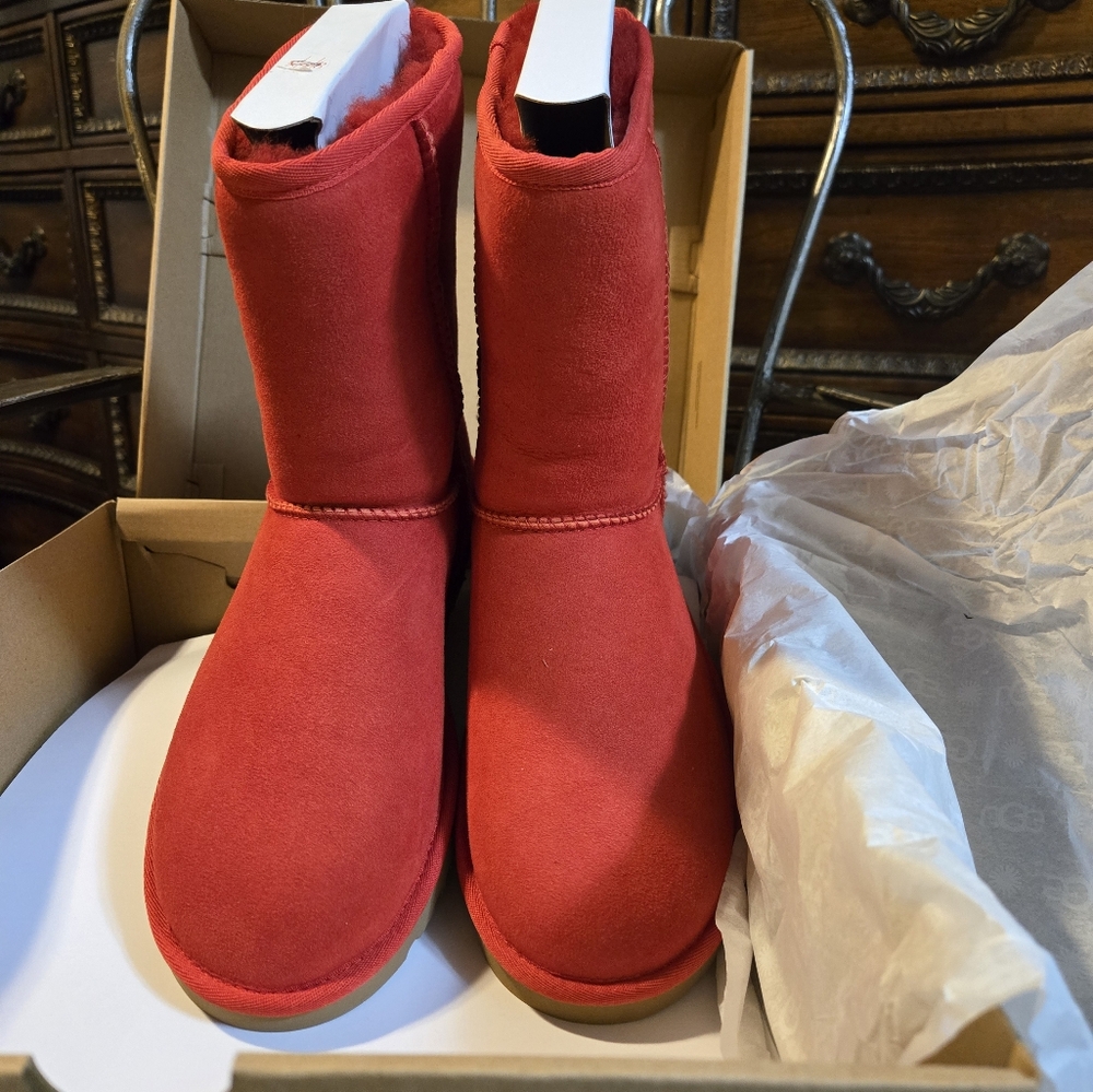 Red Classic Authentic UGGS, NIB